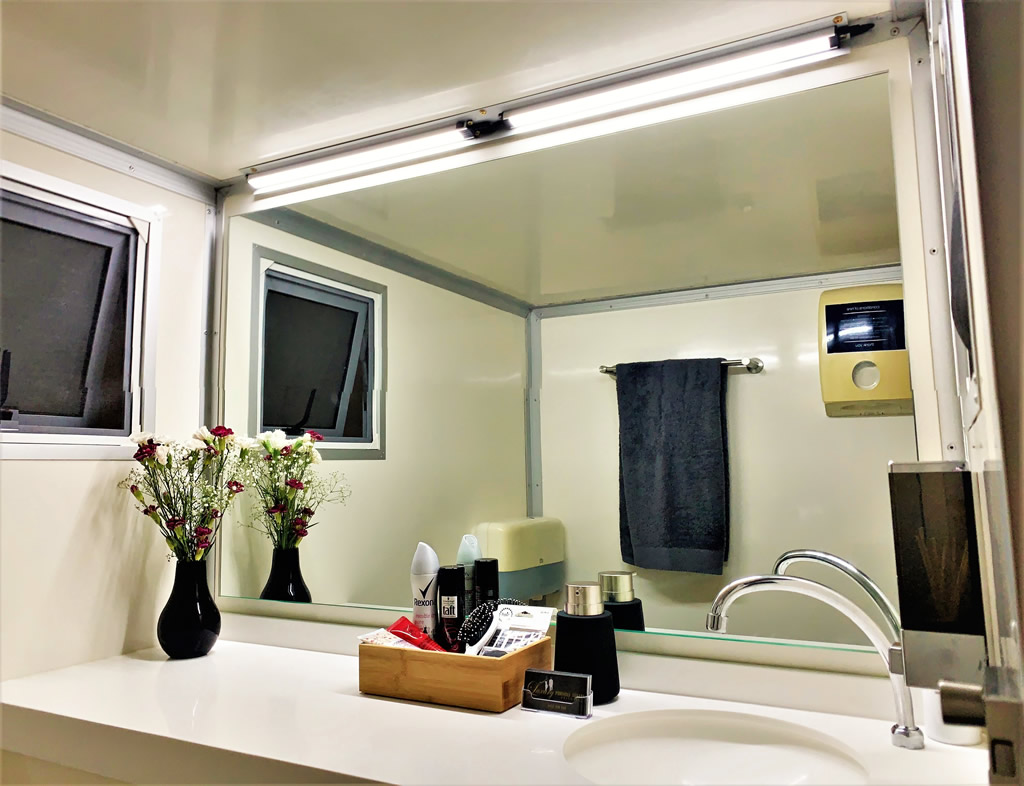 LUXURY TOILET HIRE Luxury portable toilets Brisbane